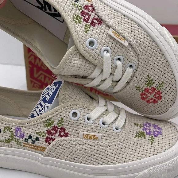 Vans WMNS Cream Floral Sneakers Authentic 44 D
Stitched Together Classic - Picture 14 of 16